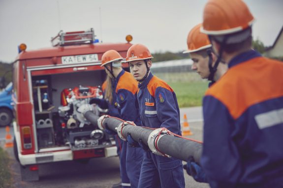 Jugendfeuerwehr Sie Brennen Dafur Anderen Zu Helfen Zukunftleben