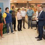 EDEKA Südwest fördert ein Schülerprojekt, das sich um die Pflege der Wacholderheide auf der Schwäbischen Alb kümmert.