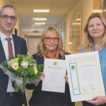 Helga Freund-Amann wird für 40 Jahre Betriebszugehörigkeit geehrt