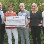 Ein Scheck in Höhe von 1.500 Euro geht an das PalliativNETZ Landkreis Tuttlingen