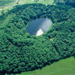Der Windsborn-Kratersee in der Eifel