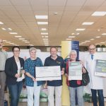 Ein Scheck in Höhe von 4.000 Euro geht an die Ortsgruppe Bisingen