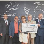Die Landesverbände der Tafeln erhalten einen Scheck über 35.000 Euro