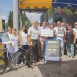 Ein Scheck über 4.000 Euro geht an die Vereinigung der Jäger des Saarlands
