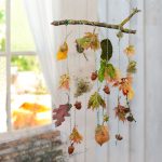 Herbstdeko Mobile mit bunten Blättern