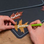 Herbstliche Namenschilder für den Tisch
