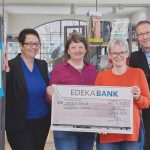 Mit 1.000 Euro wird der Verein Lesewelt Ortenau von der EDEKA Südwest Mitarbeiter-Initiative unterstützt