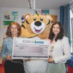 Übergabe des Spendenschecks an das Fundraising und Kommunikation Tumorzentrum Freiburg.