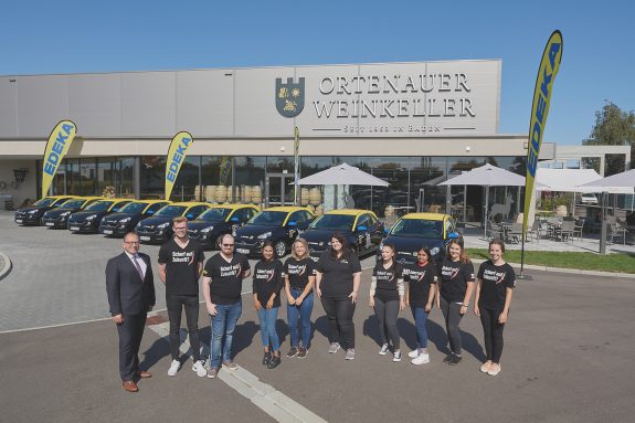 Edeka Sudwest Spendiert Den Besten Azubis Ein Auto Zukunftleben