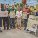 Urkunden- und Scheckübergabe an den Fischereiverein Marlach-Winzenhofen.