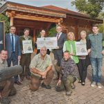 Urkunden- und Scheckübergabe an Naturzentrum Rheinauen.