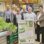 Urkunden und Scheckübergabe an Ortsgemeinde Daleiden.