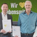 Robert Kucher, Leitung Trockensortiment im Lager in Heddesheim, gratulierte dem Jubilar Karlheinz Peipelmann.