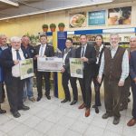 Urkunden- und Scheckübergabe an den Angelsportverein Bretten.