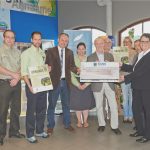Urkunden- und Scheckübergabe an die Natur-AG.