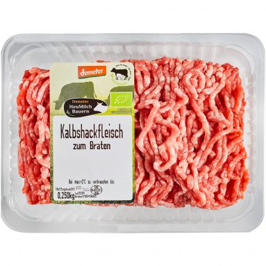 Abgepacktes Demeter-Kalbshackfleisch zum Braten und Grillen