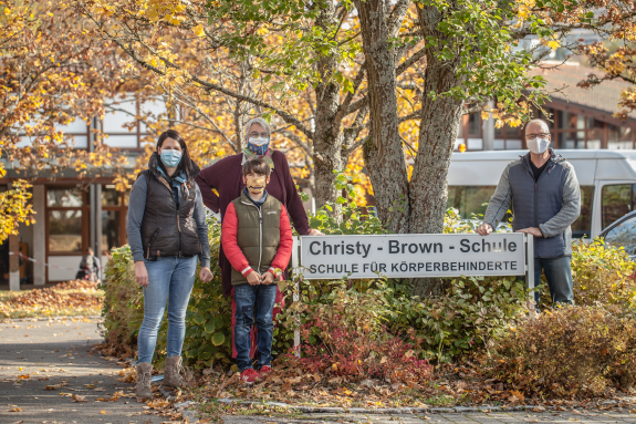 EDEKA Mitarbeiter spenden für Christy-Brown-Schule