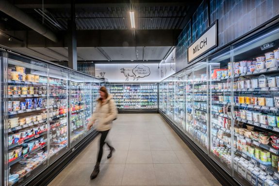 EDEKA Pressemotiv Klimaprojekt Molkereien